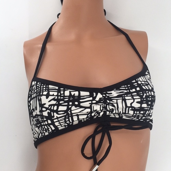 VICTORIA’S Secret Black & White Bikini Top - Picture 1 of 5